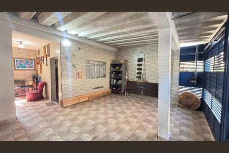 Casa à venda com 230m², 2 quartos e 2 vagasGaragem