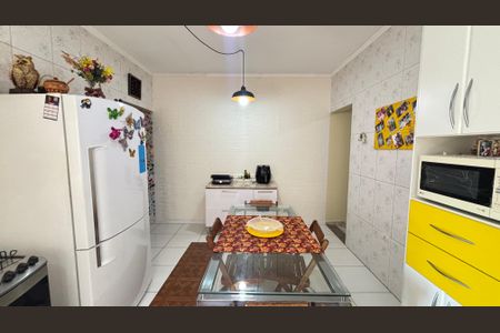 Casa à venda com 230m², 2 quartos e 2 vagasCozinha