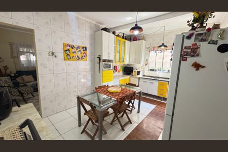 Casa à venda com 230m², 2 quartos e 2 vagasCozinha