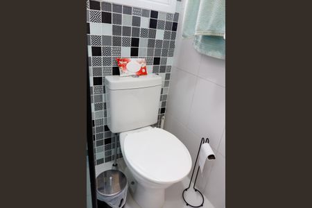 Apartamento à venda com 70m², 2 quartos e 1 vaga Apartamento à venda com 70m², 2 quartos e 1 vagaBanheiro da Suíte 2