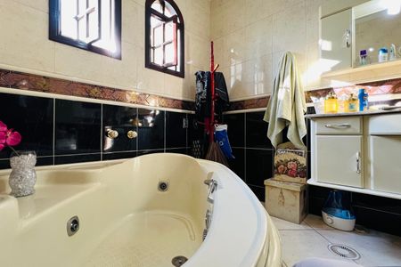 Casa à venda com 275m², 3 quartos e 2 vagas Casa à venda com 275m², 3 quartos e 2 vagasBanheiro da Suíte