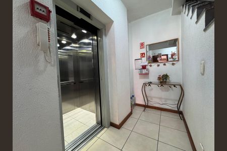 Apartamento à venda com 71m², 2 quartos e 1 vagaÁrea comum