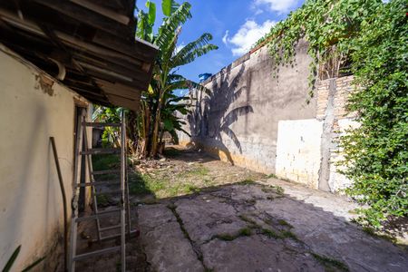 Casa à venda com 400m², 2 quartos e 3 vagasQuintal