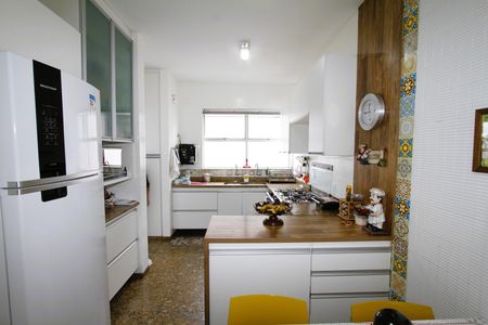 Apartamento à venda com 145m², 4 quartos e 2 vagasCozinha