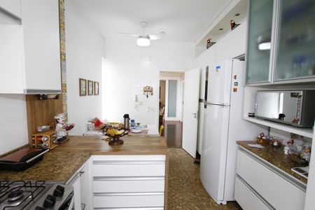 Apartamento à venda com 145m², 4 quartos e 2 vagasCozinha