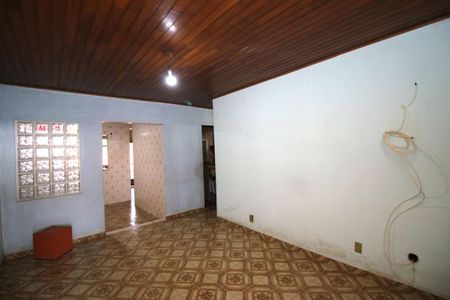Casa à venda com 90m², 3 quartos e 2 vagasSala