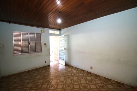 Casa à venda com 90m², 3 quartos e 2 vagasSala