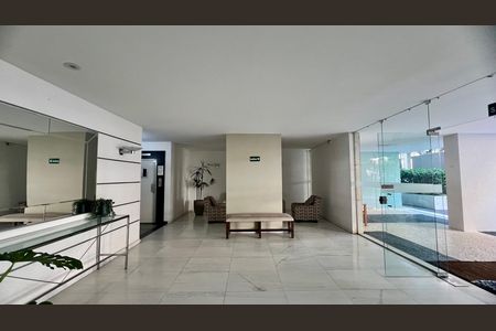 Apartamento à venda com 130m², 3 quartos e sem vaga Apartamento à venda com 130m², 3 quartos e sem vagaHall de entrada