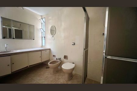 Apartamento à venda com 130m², 3 quartos e sem vaga Apartamento à venda com 130m², 3 quartos e sem vagaBanheiro da Suíte