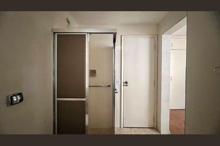 Apartamento à venda com 130m², 3 quartos e sem vaga Apartamento à venda com 130m², 3 quartos e sem vagaBanheiro da Suíte
