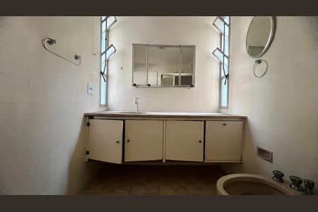 Apartamento à venda com 130m², 3 quartos e sem vaga Apartamento à venda com 130m², 3 quartos e sem vagaBanheiro da Suíte