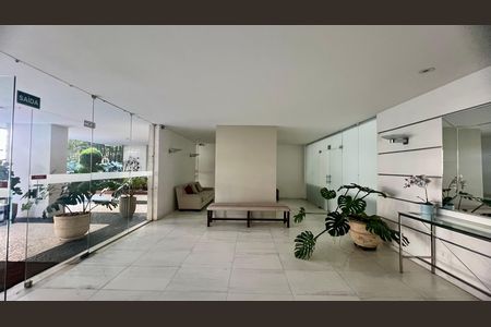 Apartamento à venda com 130m², 3 quartos e sem vaga Apartamento à venda com 130m², 3 quartos e sem vagaHall de entrada