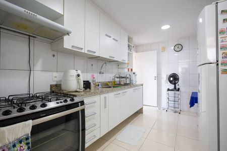 Apartamento à venda com 122m², 3 quartos e 2 vagas Apartamento à venda com 122m², 3 quartos e 2 vagasCozinha