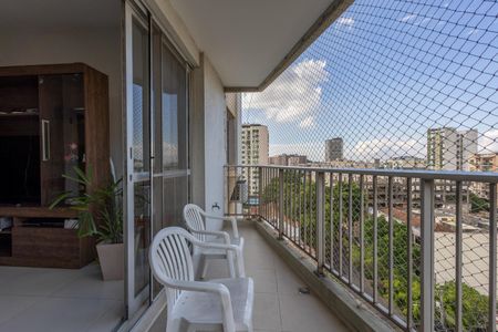 Apartamento à venda com 122m², 3 quartos e 2 vagas Apartamento à venda com 122m², 3 quartos e 2 vagasSala Varanda