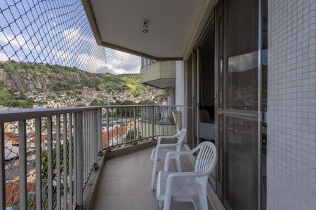 Apartamento à venda com 122m², 3 quartos e 2 vagas Apartamento à venda com 122m², 3 quartos e 2 vagasSala Varanda