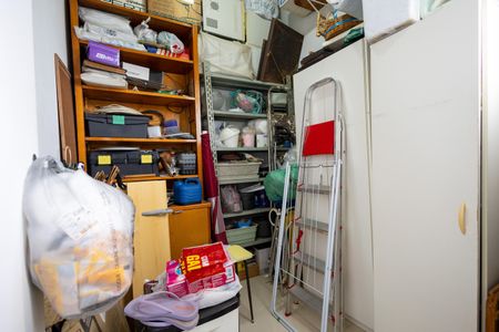 Apartamento à venda com 122m², 3 quartos e 2 vagas Apartamento à venda com 122m², 3 quartos e 2 vagasQuarto de Serviço