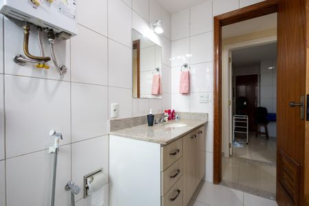 Apartamento à venda com 122m², 3 quartos e 2 vagas Apartamento à venda com 122m², 3 quartos e 2 vagasBanheiro Social