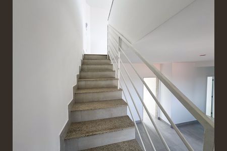 Apartamento à venda com 144m², 3 quartos e 2 vagas Apartamento à venda com 144m², 3 quartos e 2 vagasEscadas para os Quartos