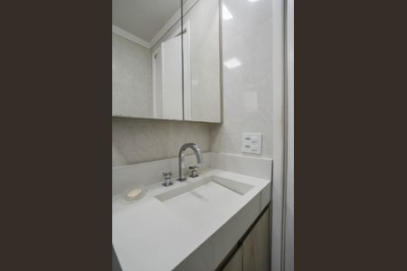 Apartamento à venda com 137m², 3 quartos e 3 vagasBanheiro da Suíte 1