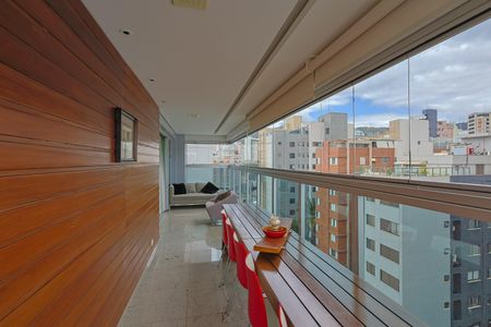 Apartamento à venda com 162m², 4 quartos e 6 vagasVaranda da Sala