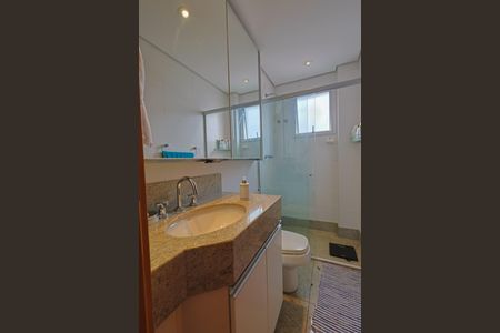 Apartamento à venda com 162m², 4 quartos e 6 vagasBanheiro da Suíte 2