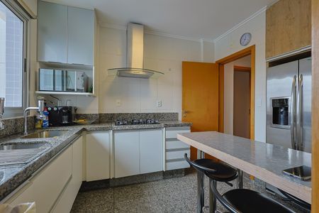 Apartamento à venda com 162m², 4 quartos e 6 vagasCozinha