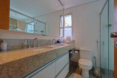 Apartamento à venda com 162m², 4 quartos e 6 vagasBanheiro da Suíte 1