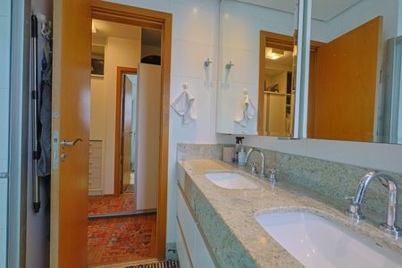 Apartamento à venda com 162m², 4 quartos e 6 vagasBanheiro da Suíte 1