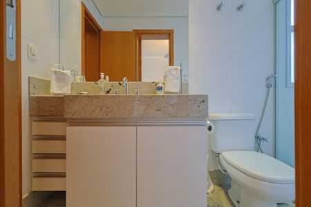 Apartamento à venda com 162m², 4 quartos e 6 vagasBanheiro dos Quartos 1 e 2