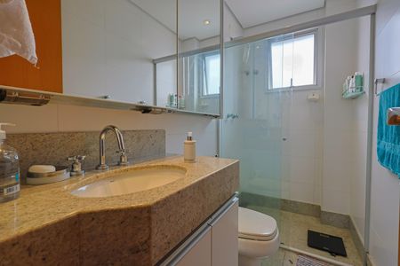 Apartamento à venda com 162m², 4 quartos e 6 vagasBanheiro da Suíte 2