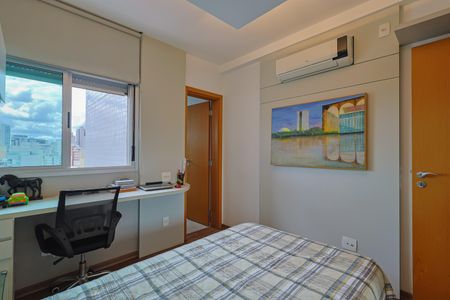 Apartamento à venda com 162m², 4 quartos e 6 vagas  Suíte 2