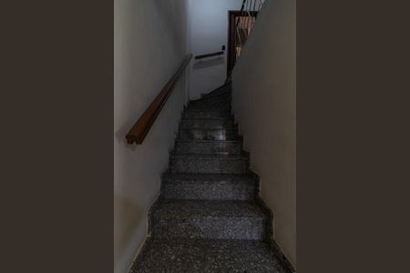 Casa à venda com 100m², 3 quartos e 2 vagasEscada