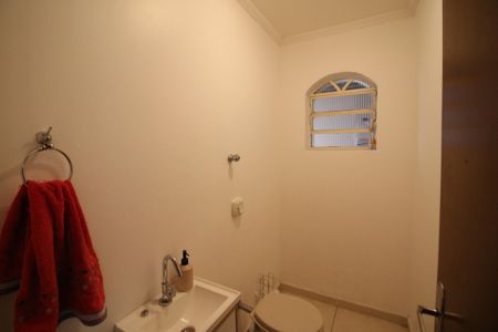Casa à venda com 180m², 3 quartos e 2 vagasLavabo
