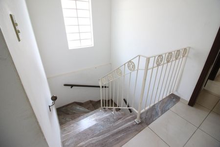 Casa à venda com 180m², 3 quartos e 2 vagasEscada