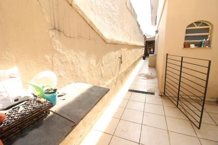 Casa à venda com 180m², 3 quartos e 2 vagasQuintal