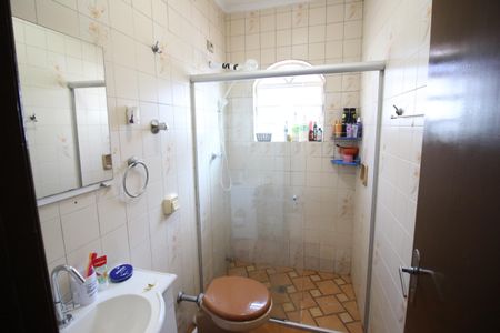 Casa à venda com 180m², 3 quartos e 2 vagasBanheiro da Suíte 1