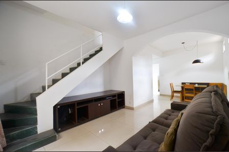 Casa à venda com 120m², 2 quartos e 1 vagaSala de estar