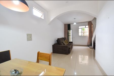 Casa à venda com 120m², 2 quartos e 1 vagaSala de estar