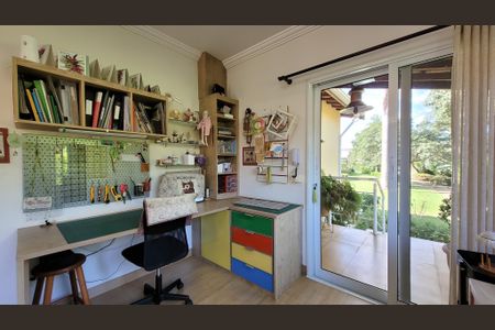 Casa à venda com 280m², 3 quartos e 6 vagasEscritório