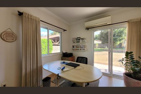 Casa à venda com 280m², 3 quartos e 6 vagasEscritório