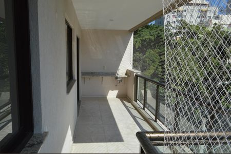 Apartamento à venda com 84m², 3 quartos e 1 vaga Apartamento à venda com 84m², 3 quartos e 1 vagaVaranda