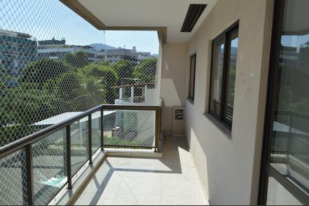 Apartamento à venda com 84m², 3 quartos e 1 vaga Apartamento à venda com 84m², 3 quartos e 1 vagaVaranda