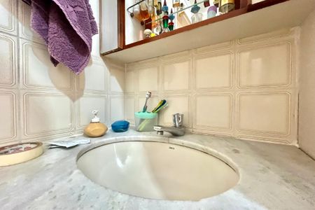 Apartamento à venda com 70m², 2 quartos e 2 vagas Apartamento à venda com 70m², 2 quartos e 2 vagasBanheiro