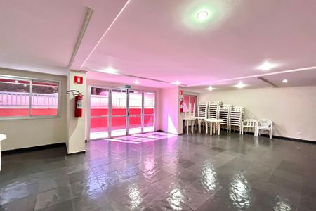 Apartamento à venda com 70m², 2 quartos e 2 vagas Apartamento à venda com 70m², 2 quartos e 2 vagasÁrea comum - Salão de festas