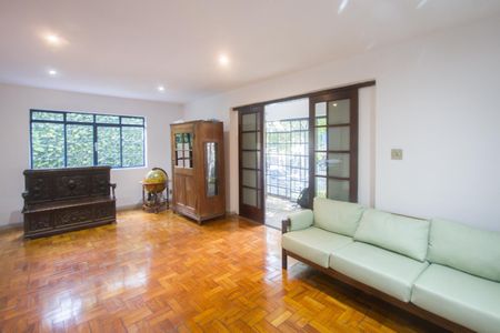 Casa à venda com 350m², 3 quartos e 3 vagasSala