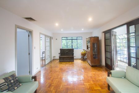 Casa à venda com 350m², 3 quartos e 3 vagasSala