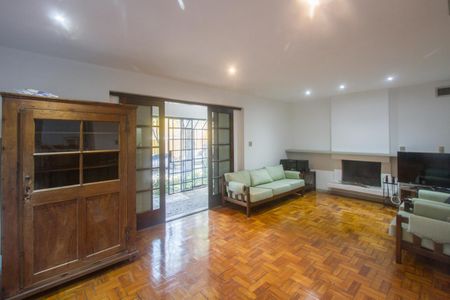 Casa à venda com 350m², 3 quartos e 3 vagasSala