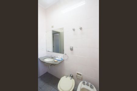 Casa à venda com 350m², 3 quartos e 3 vagasBanheiro 1