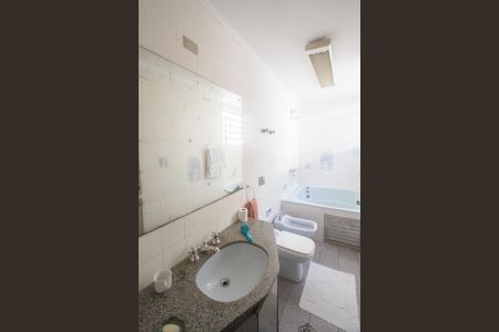 Casa à venda com 350m², 3 quartos e 3 vagasBanheiro Suíte