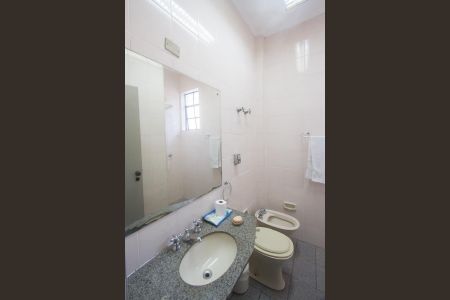 Casa à venda com 350m², 3 quartos e 3 vagasBanheiro 1